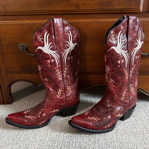 J.B. Dillon Red Heeled Boots with Intricate Embroidery - Picture 3 of 5